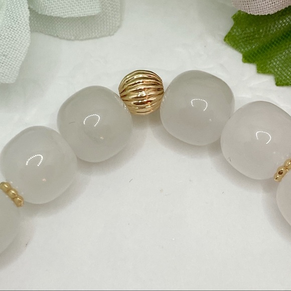 Nature White Jade Bracelet - Picture 7 of 10
